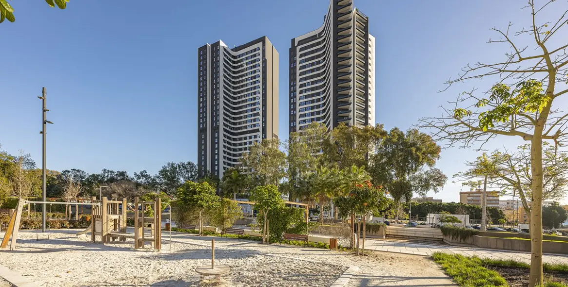 Sale of middle floor apartment in Málaga 2