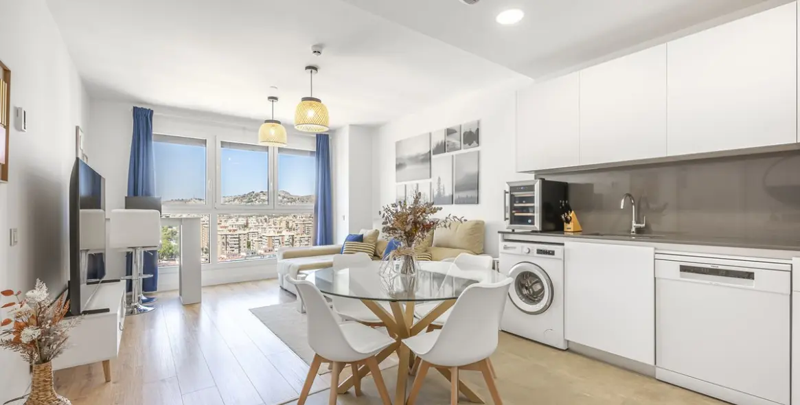 Sale of middle floor apartment in Málaga 5