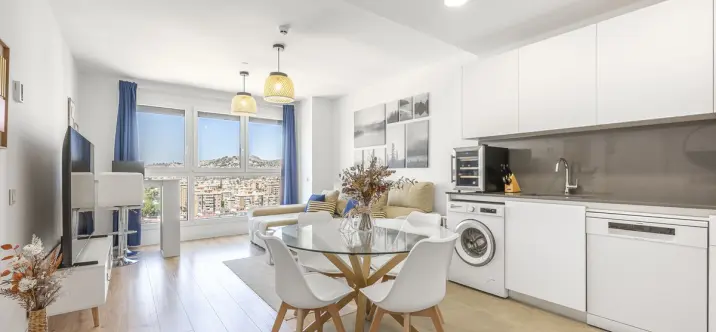 Sale of middle floor apartment in Málaga 4