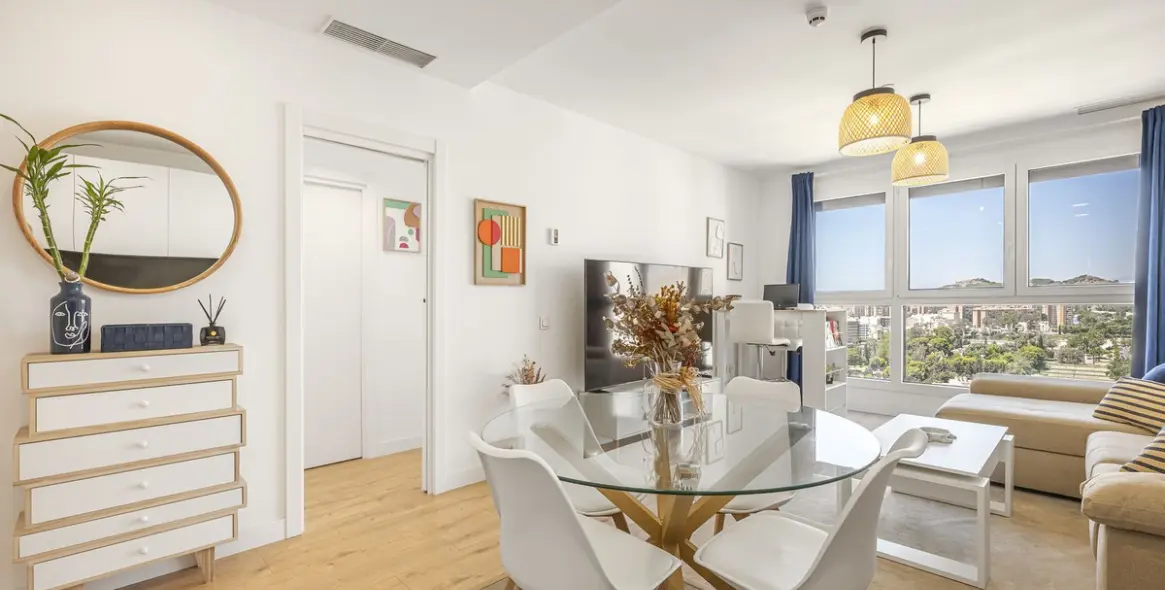 Sale of middle floor apartment in Málaga 6