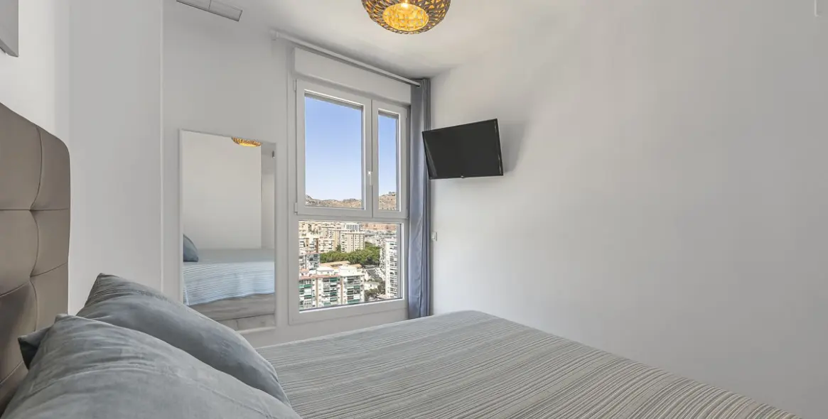 Sale of middle floor apartment in Málaga 8