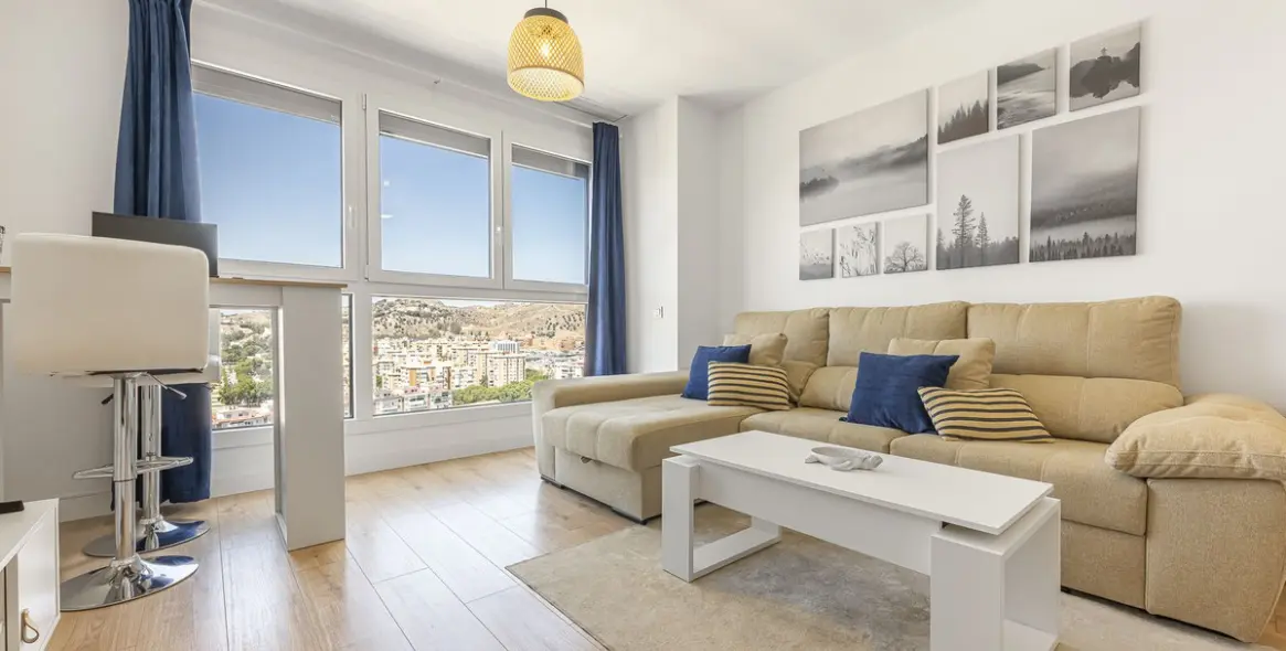 Sale of middle floor apartment in Málaga 12