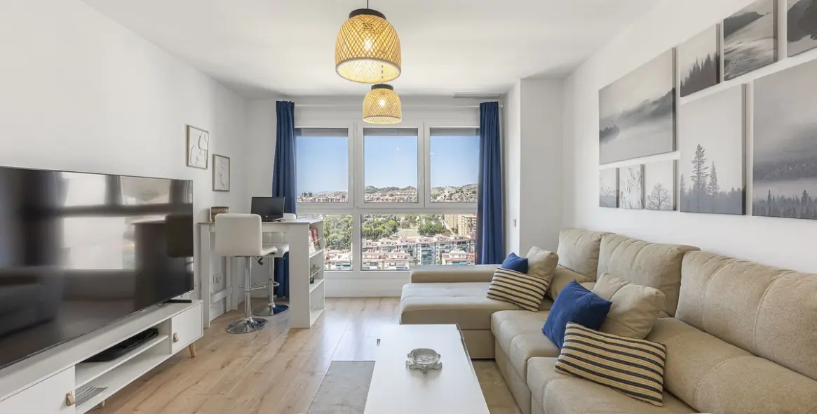 Sale of middle floor apartment in Málaga 15