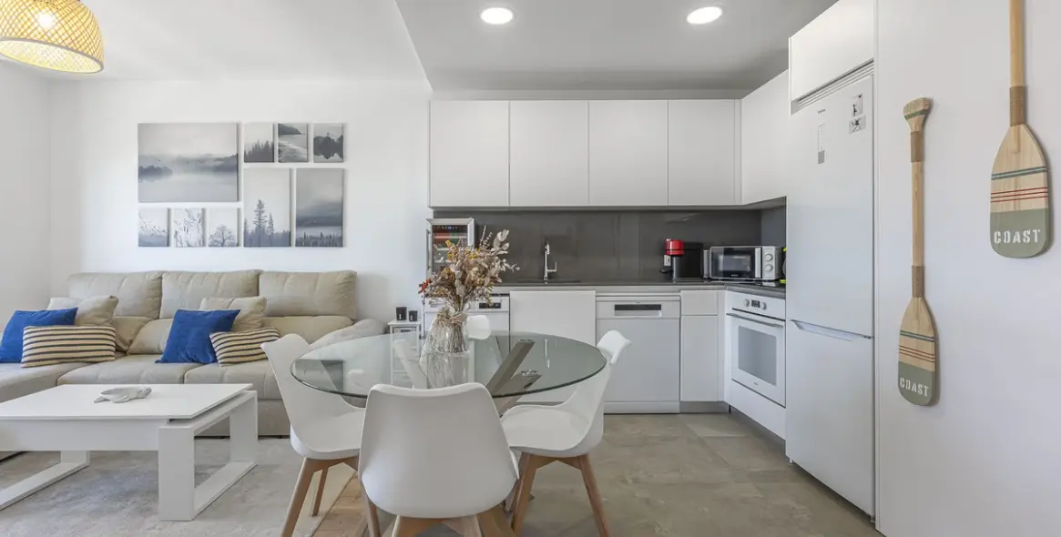 Sale of middle floor apartment in Málaga 18