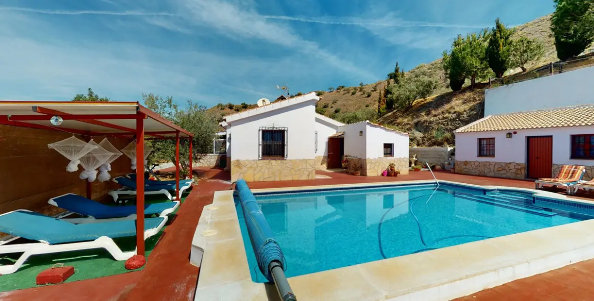 Sale of detached villa in El Borge 1