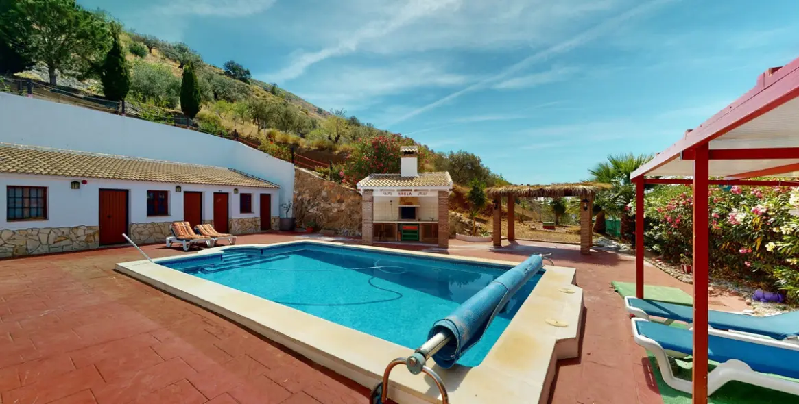 Sale of detached villa in El Borge 4