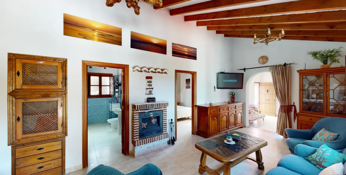 Sale of detached villa in El Borge 17