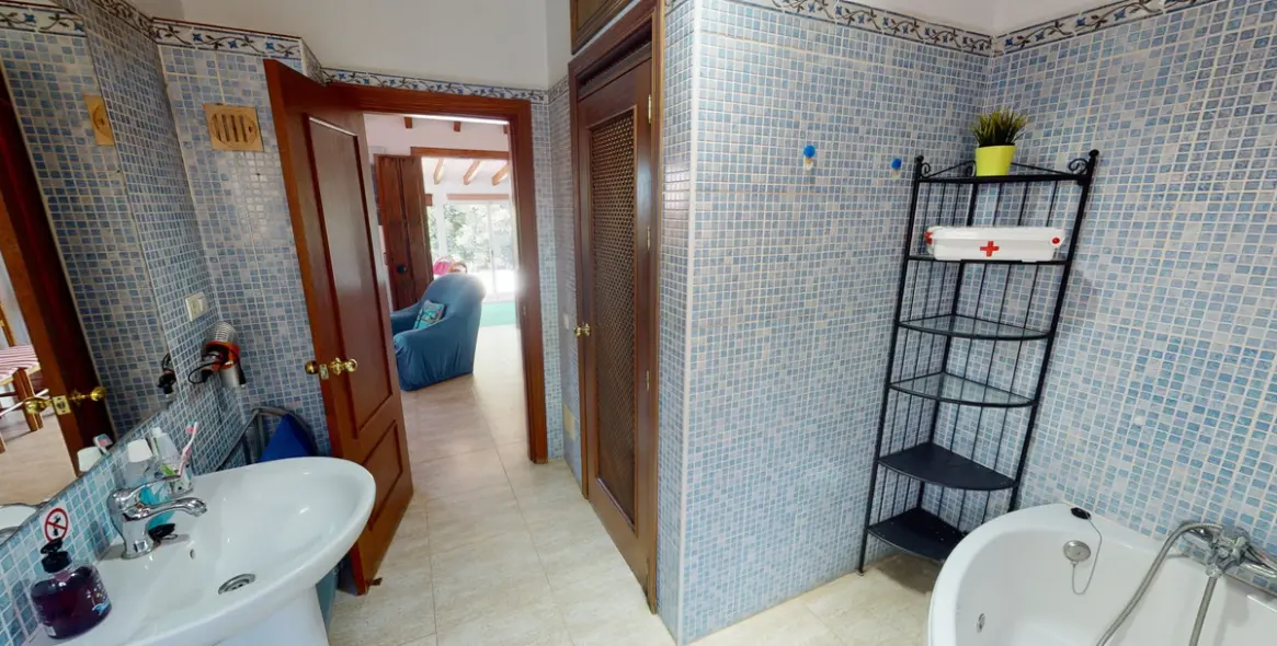 Sale of detached villa in El Borge 19