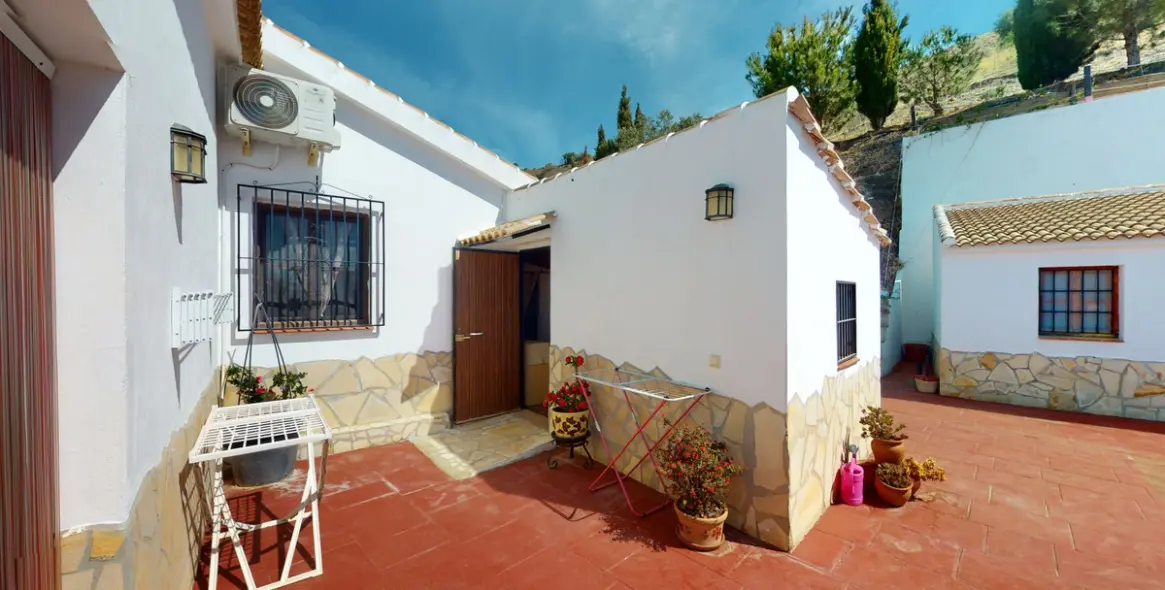 Продажа  отдельно стоящей виллы в El Borge 25