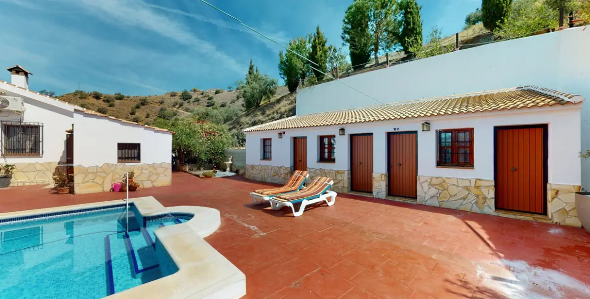 Продажа  отдельно стоящей виллы в El Borge 28