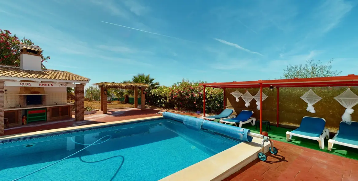 Продажа  отдельно стоящей виллы в El Borge 30