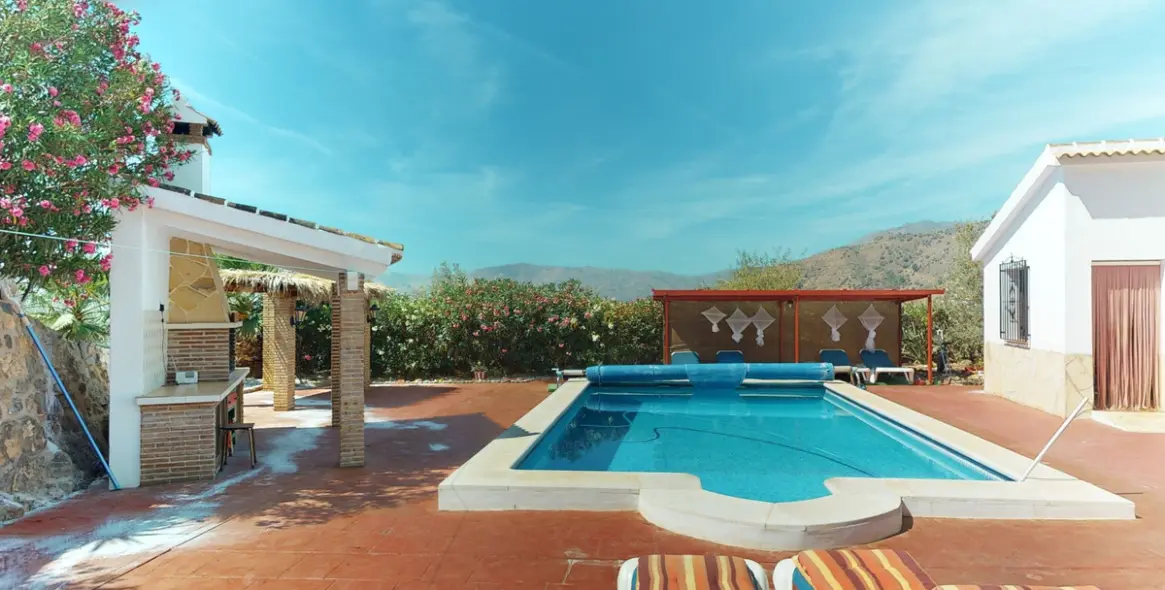 Продажа  отдельно стоящей виллы в El Borge 31