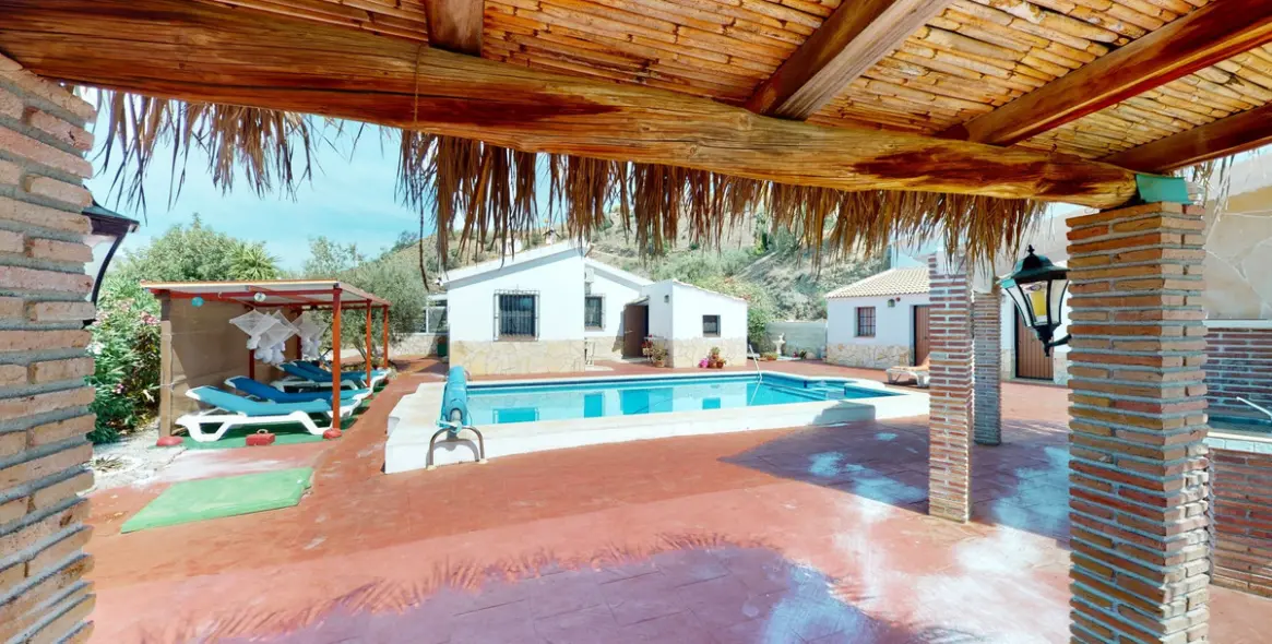 Продажа  отдельно стоящей виллы в El Borge 32