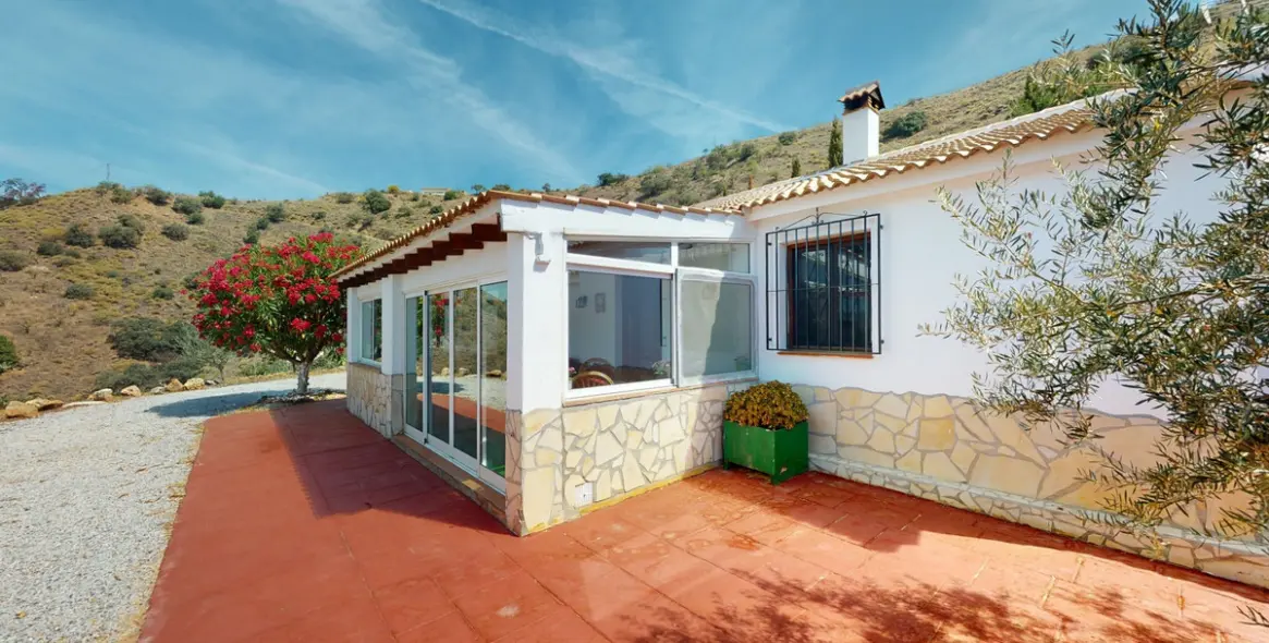 Продажа  отдельно стоящей виллы в El Borge 34