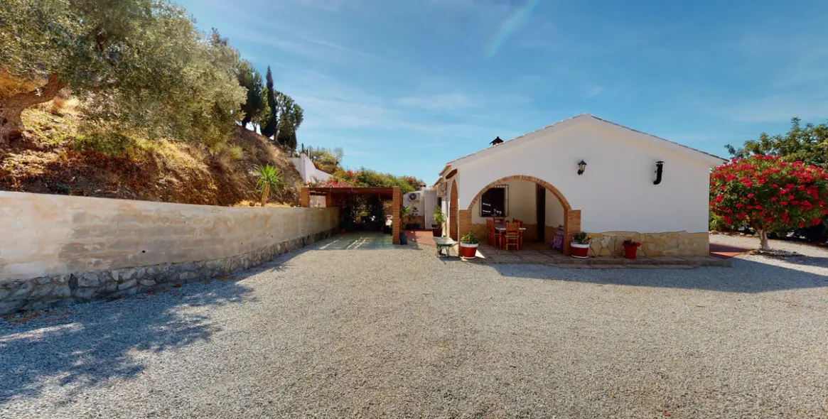 Продажа  отдельно стоящей виллы в El Borge 35