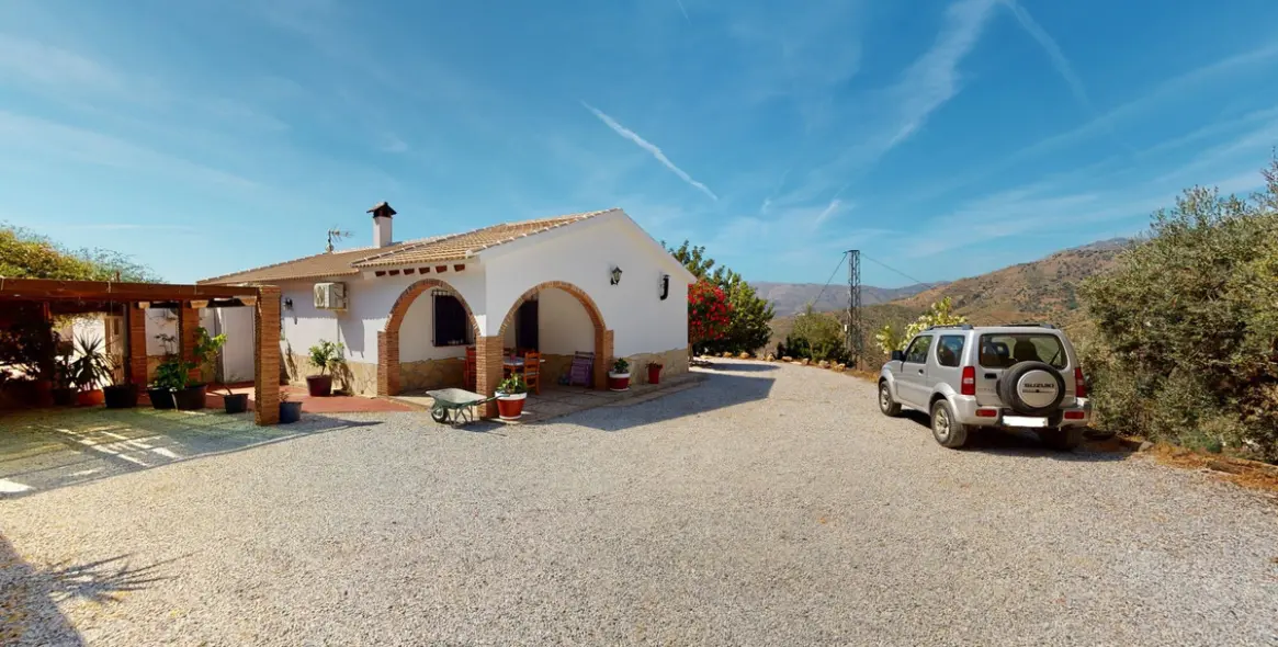 Продажа  отдельно стоящей виллы в El Borge 36