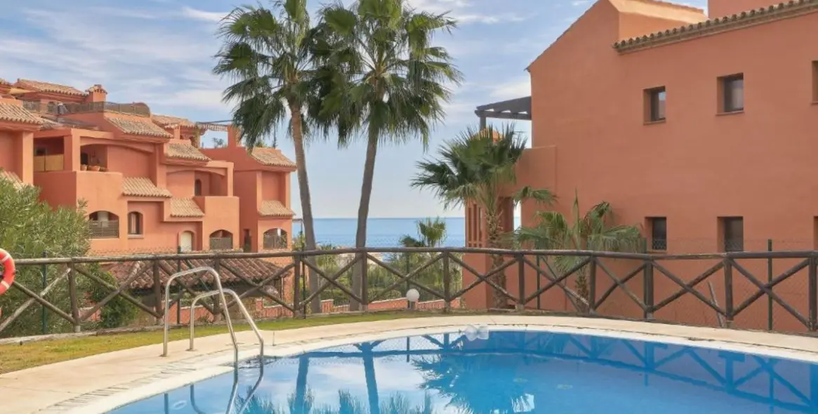 Продажа апартаментов на первом этаже в Casares 1