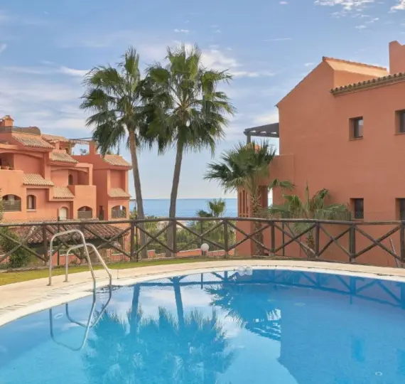 Продажа апартаментов на первом этаже в Casares