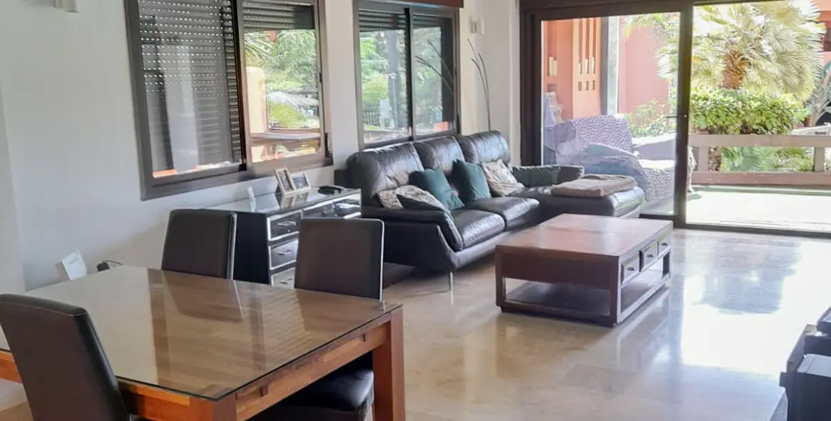 Продажа апартаментов на первом этаже в Casares 2