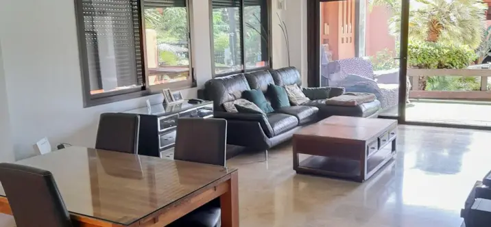 Продажа апартаментов на первом этаже в Casares 1