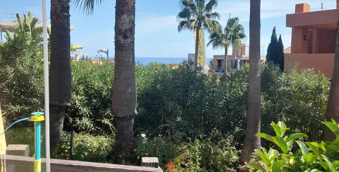 Продажа апартаментов на первом этаже в Casares 6