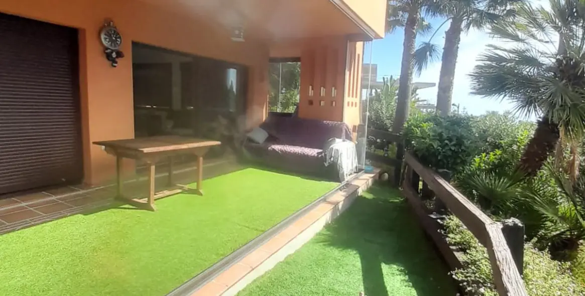 Продажа апартаментов на первом этаже в Casares 7