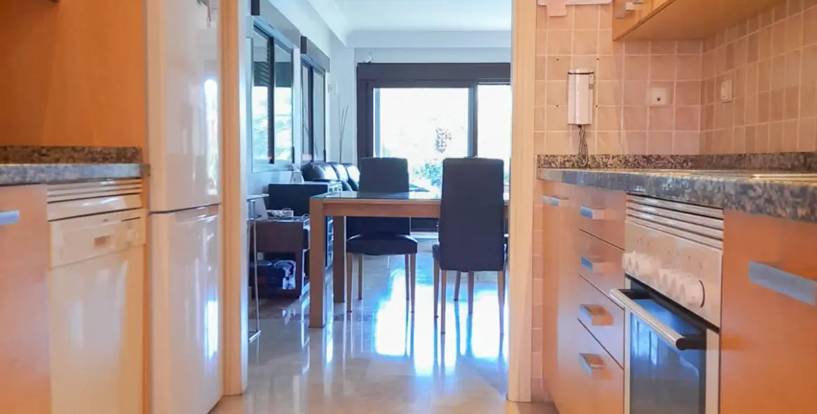 Продажа апартаментов на первом этаже в Casares 8