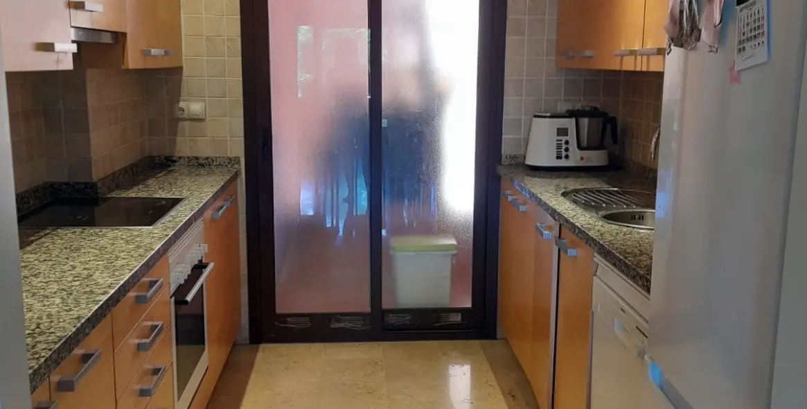 Продажа апартаментов на первом этаже в Casares 9