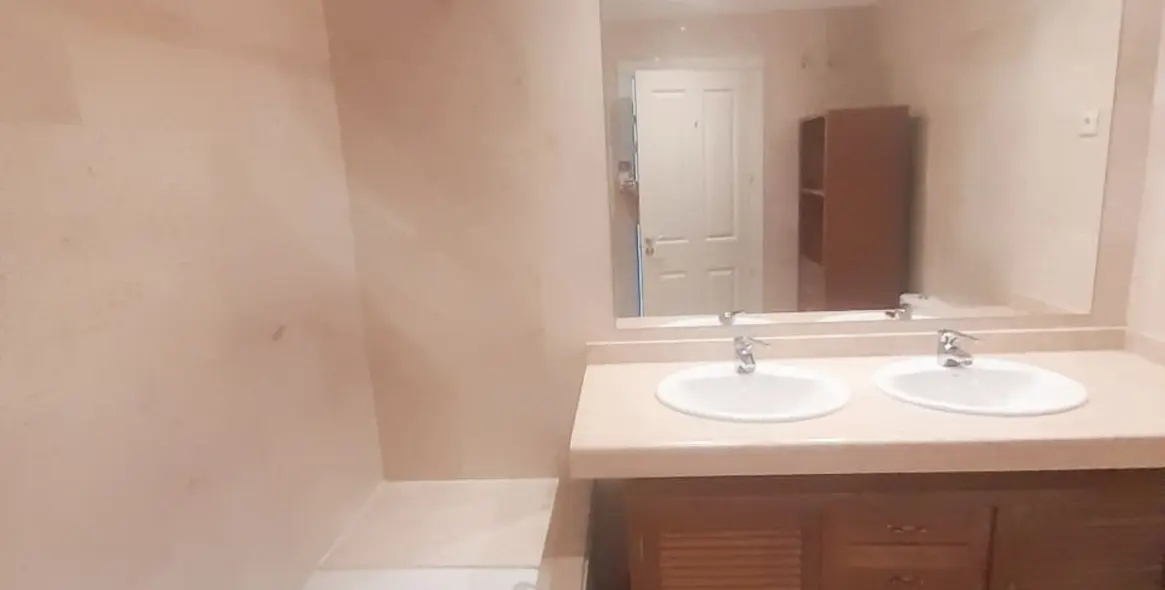 Продажа апартаментов на первом этаже в Casares 14