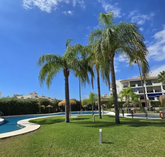 Sale of middle floor apartment in Nueva Andalucía