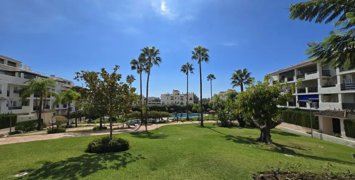 Sale of middle floor apartment in Nueva Andalucía 2