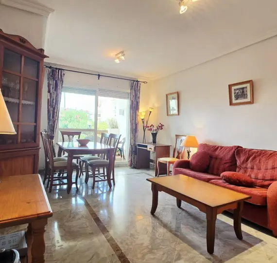 Sale of middle floor apartment in Nueva Andalucía