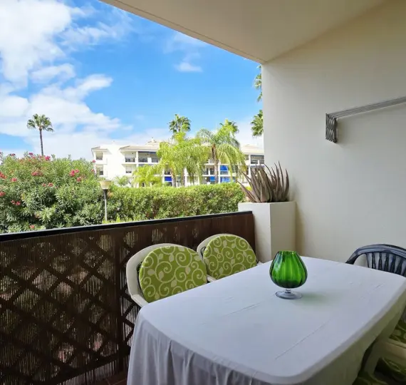 Sale of middle floor apartment in Nueva Andalucía