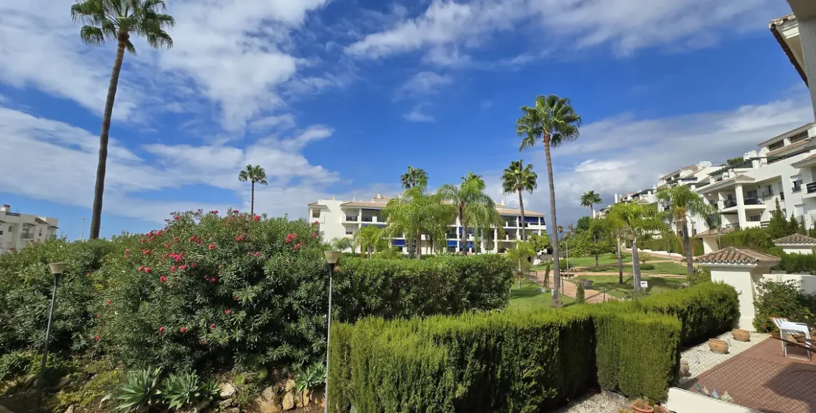 Sale of middle floor apartment in Nueva Andalucía 5