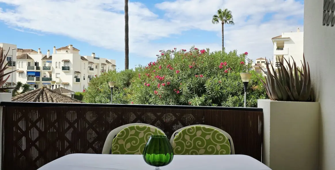 Sale of middle floor apartment in Nueva Andalucía 8