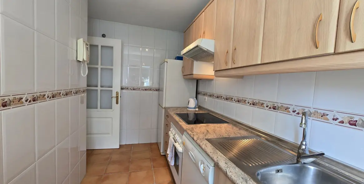 Sale of middle floor apartment in Nueva Andalucía 11