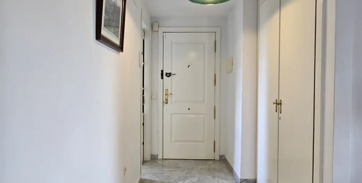 Sale of middle floor apartment in Nueva Andalucía 12