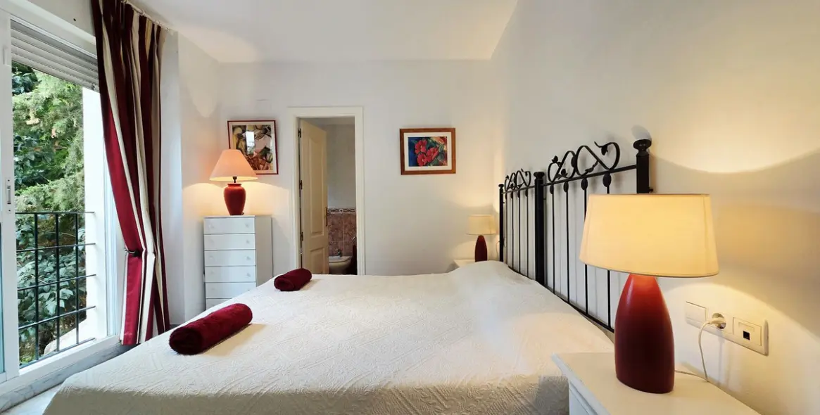 Sale of middle floor apartment in Nueva Andalucía 13