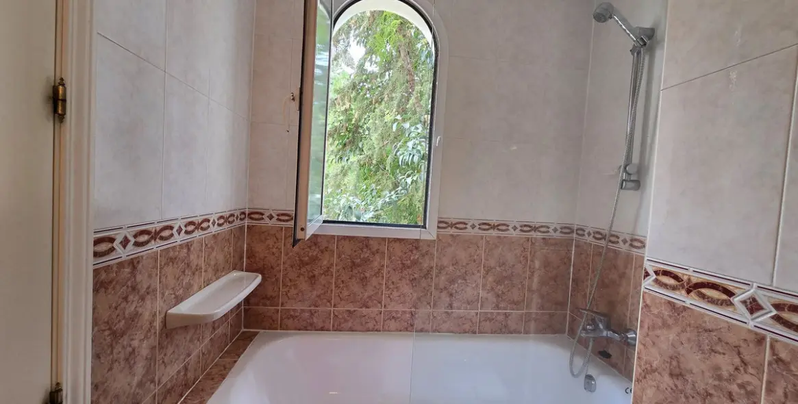 Sale of middle floor apartment in Nueva Andalucía 17