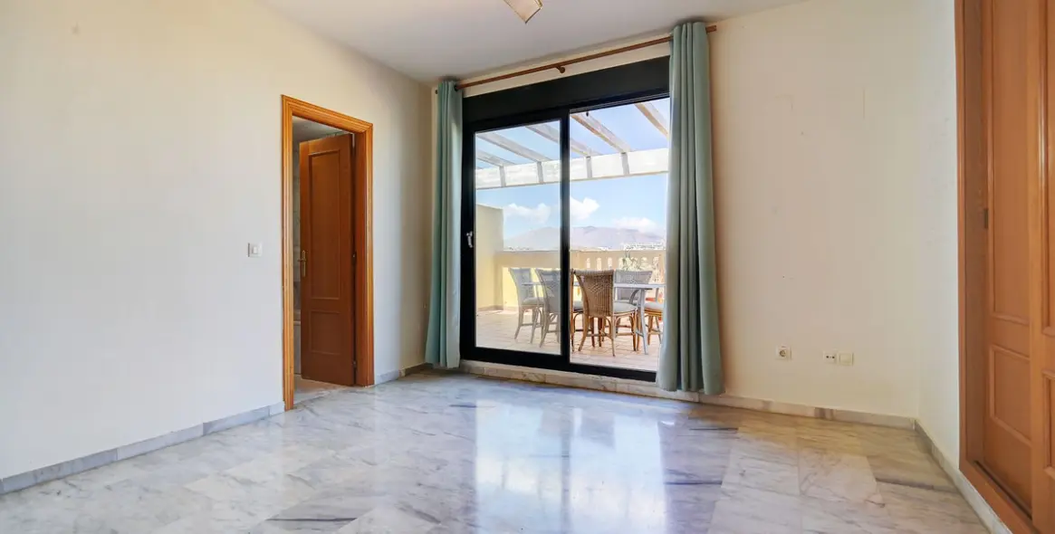 Sale of penthouse in Miraflores 11