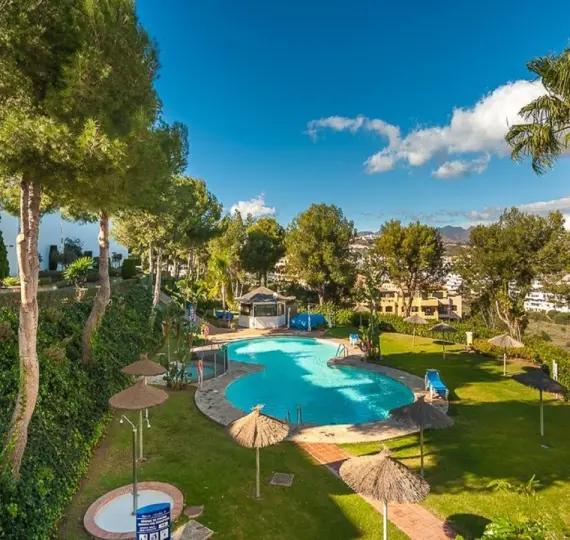 Продажа апартаментов на среднем этаже в Mijas