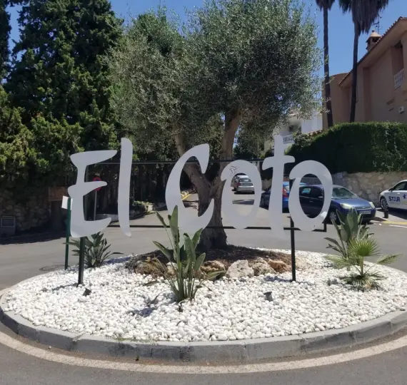 Продажа дома на две семьи в El Coto