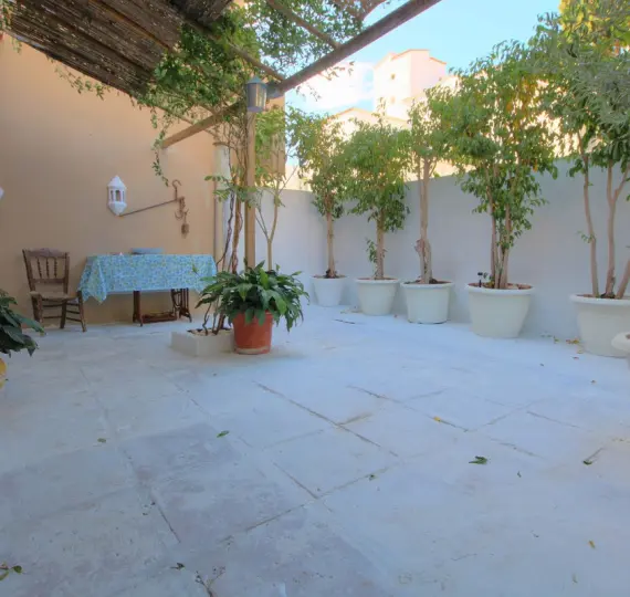 Продажа дома на две семьи в El Coto