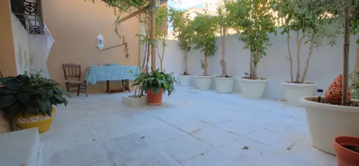 Продажа дома на две семьи в El Coto 2