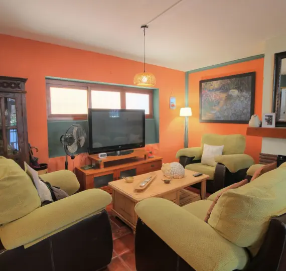 Продажа дома на две семьи в El Coto