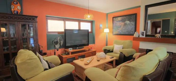 Продажа дома на две семьи в El Coto 3