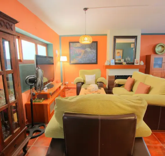 Продажа дома на две семьи в El Coto