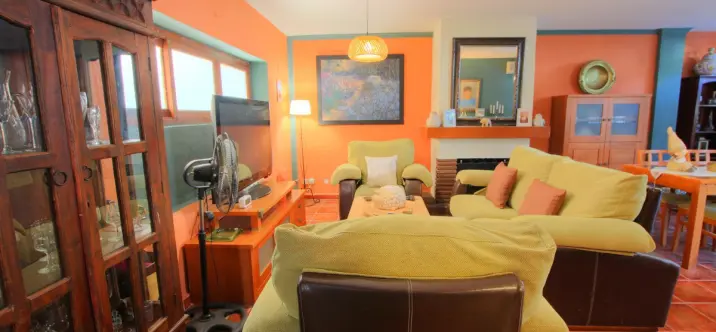 Продажа дома на две семьи в El Coto 4