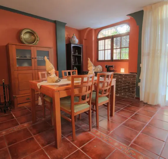 Продажа дома на две семьи в El Coto