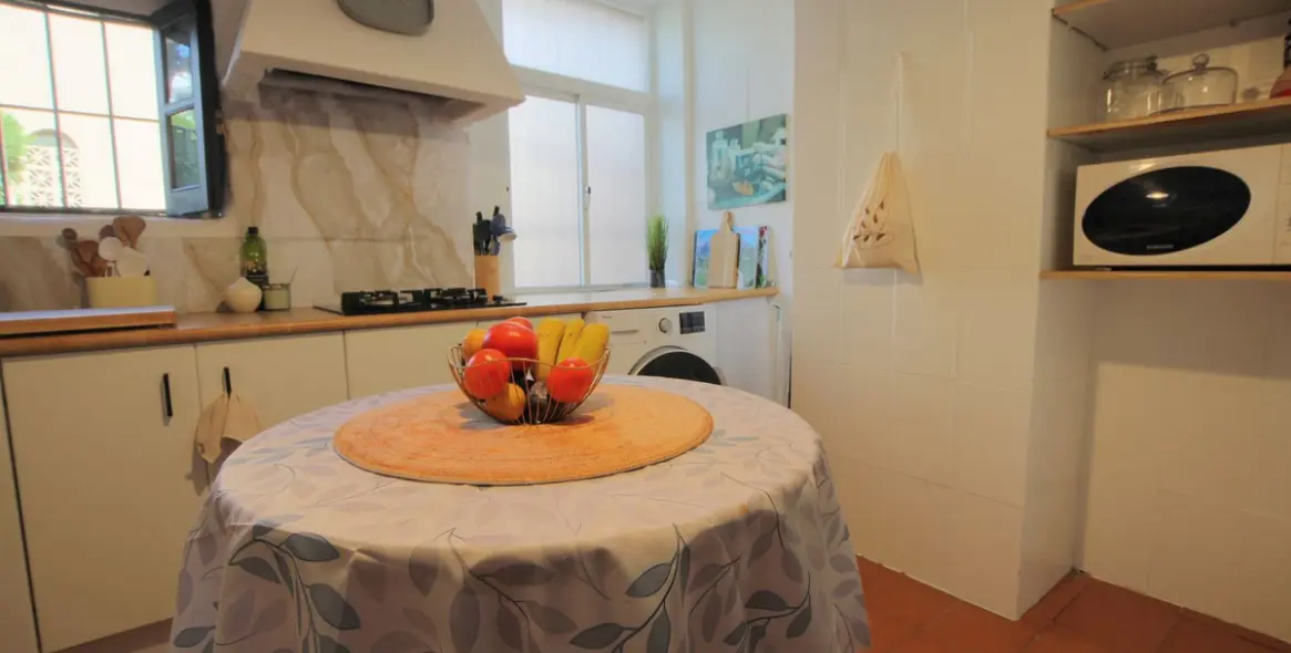 Продажа дома на две семьи в El Coto 9